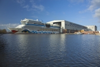Aida vor Meyer Werft