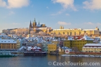 prag winter blick auf moldau burg