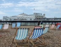 großbritannien südengland brighton strand pier liegestühle großbritannien südengland brighton strand pier liegestühle