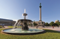 deutschland baden württemberg stuttgart schlossplatz brunnen wasser fontäne statue sommer SchPlatz_Brunnen_10187_c Werner Dieterich_1