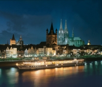 flusskreuzfahrt außen nacht köln skyline dom