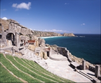 großbritannien england cornwall porthcurn minack theatre amphietheater küste meer bühne 