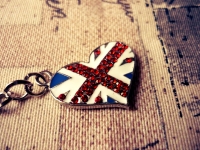 großbritannien england london union jack anhänger herz schmuck armband mode  https://pixabay.com/de/union-jack-london-gro%C3%9Fbritannien-2165369/