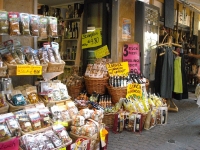 italien gardasee limone sul garda gassen laden pasta