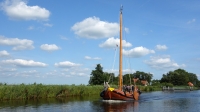 niederlande holland friesland segelboot bodden fluss boot schiff hausboot sailing-boat-2714074_960_720