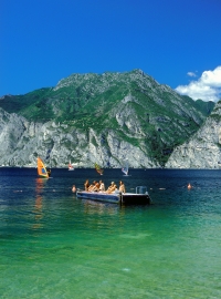 italien 021-15--i--gardasee--am strand bei torbole 1227282315.JPG