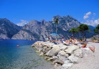 Gardasee gardasee badestrand bei torbole